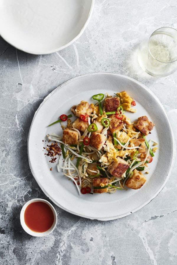 Comment réussir un poulet rôti à l'estragon avec des pommes de terre croustillantes ?